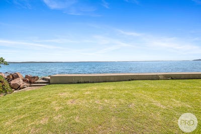 /international/au/2-32-sandy-point-road-corlette-nsw-152696020/
