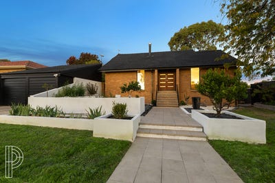 /international/au/14-finnerty-place-kambah-act-150969312/