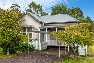 /international/au/8-crotty-street-queenstown-tas-150883096/