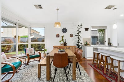 /international/au/9-rogerson-circuit-craigburn-farm-sa-151416284/