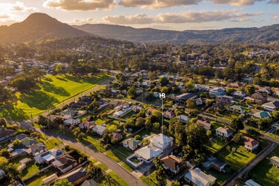 /international/au/36a-carr-parade-unanderra-nsw-152548824/