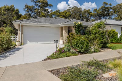 /international/au/27-violet-lane-broadford-vic-152677792/