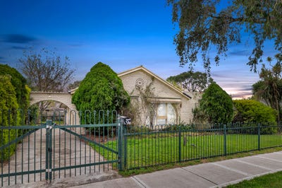 /international/au/9-circle-drive-north-cranbourne-vic-151542328/