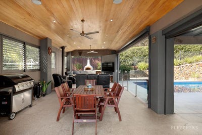 /international/au/9-wombat-drive-eltham-vic-151025592/