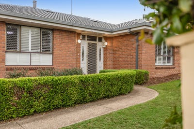/international/au/17-blake-street-wilsonton-qld-151230180/