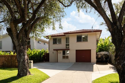 /international/au/12-bramble-street-woody-point-qld-148279976/