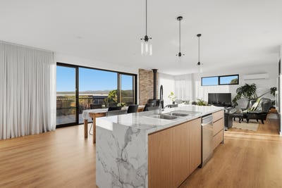 /international/au/8-pedley-place-legana-tas-151135680/