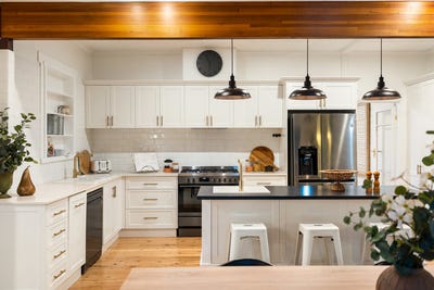 /international/au/243-mackenzie-street-centenary-heights-qld-152553020/