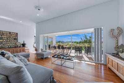 /international/au/62-eshelby-drive-cannonvale-qld-148276504/