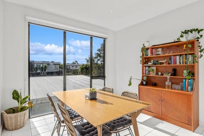 /international/au/33-coast-drive-torquay-vic-152038484/