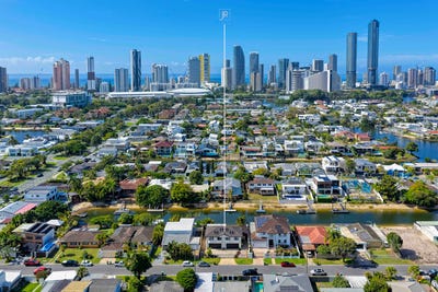 /international/au/10-summerland-key-broadbeach-waters-qld-151121400/
