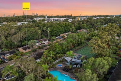 /international/au/28-33-edmund-rice-drive-southport-qld-151258776/