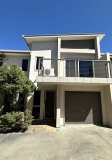 /international/au/6-61-63-lambert-drive-moranbah-qld-151353460/