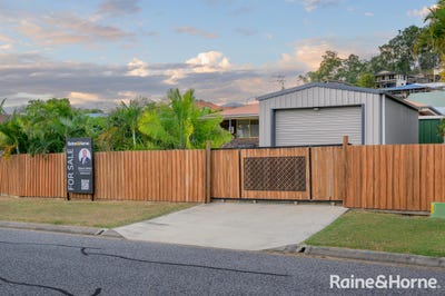 /international/au/2-maraboon-court-clinton-qld-151054568/
