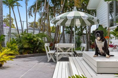 /international/au/9-saltash-street-labrador-qld-152626784/