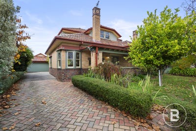 /international/au/8-dowling-street-lake-wendouree-vic-151323660/