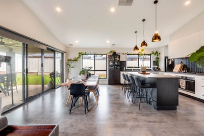 /international/au/28-rodeo-drive-thurgoona-nsw-151368708/