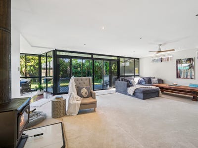 /international/au/42-lights-street-emerald-beach-nsw-148453272/?lang=id