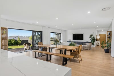 /international/au/21-parklands-way-orange-nsw-152565624/