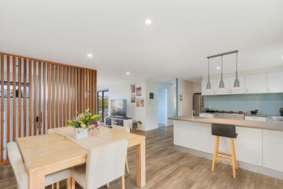 /international/au/8-robin-close-merimbula-nsw-152534736/