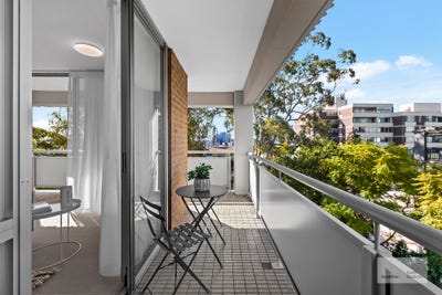 /international/au/12-91-dornoch-terrace-highgate-hill-qld-148623956/?lang=id