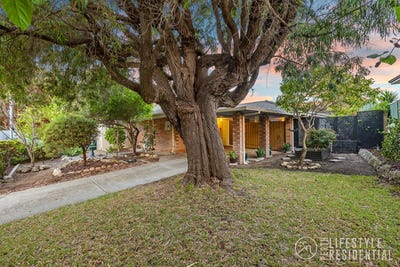 /international/au/8-augusta-grove-yanchep-wa-152589964/