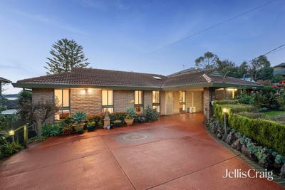 /international/au/5-blueberry-road-mooroolbark-vic-151254104/