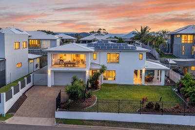 /international/au/13-cashell-crescent-bushland-beach-qld-152480160/