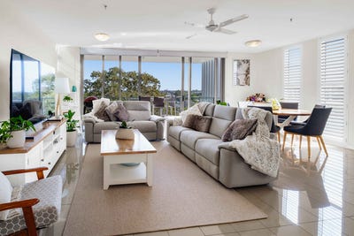 /international/au/708-378-marine-parade-labrador-qld-152575560/