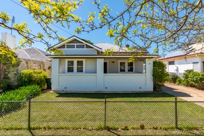 /international/au/87-bridges-street-temora-nsw-152646836/