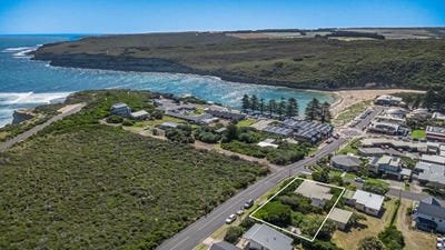 /international/au/18-hennessy-street-port-campbell-vic-151156544/