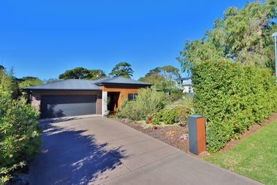 /international/au/2a-bass-street-eden-nsw-150925572/