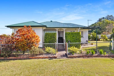 /international/au/8-hart-street-beaudesert-qld-151423336/