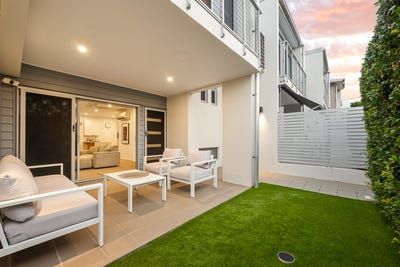 /international/au/3-12-palm-square-morningside-qld-151122516/