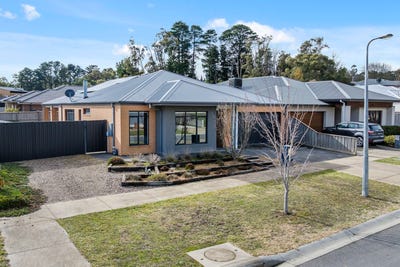 /international/au/20-beaumont-place-woodend-vic-148533972/