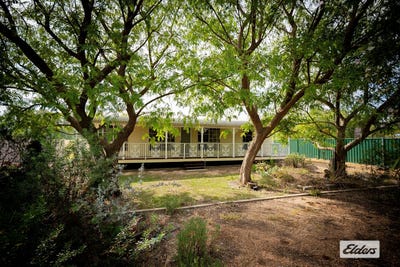 /international/au/249-northern-road-roma-qld-151358472/