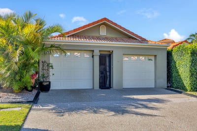 /international/au/70-76-bayview-street-runaway-bay-qld-148542820/