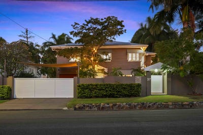 /international/au/35-37-sydney-street-labrador-qld-150915720/