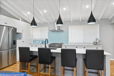 /international/au/64-stuart-street-mount-lofty-qld-152364212/
