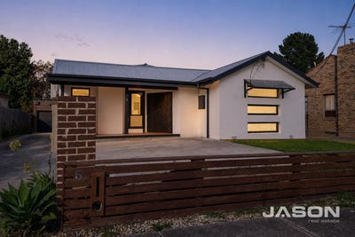 /international/au/5-emu-parade-jacana-vic-151058788/