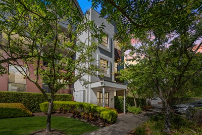 /international/au/10-2-eldridge-crescent-garran-act-150913168/