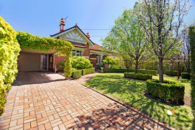 /international/au/23-mccarron-parade-essendon-vic-151876264/