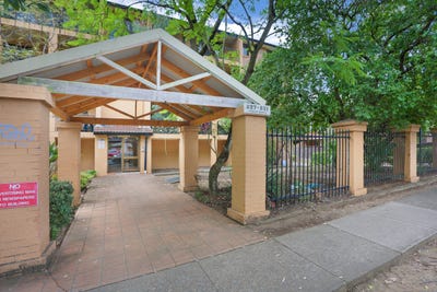 /international/au/25-227-231-targo-road-girraween-nsw-151023436/