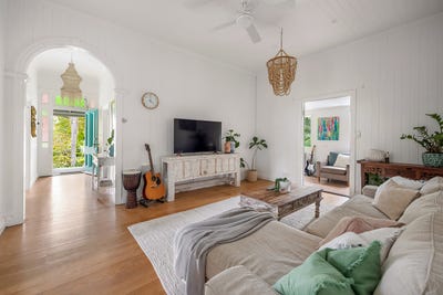 /international/au/10-cedar-street-cooroy-qld-148185828/