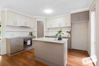 /international/au/19a-tilba-court-berwick-vic-150826260/