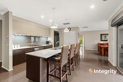 /international/au/3-sacha-court-yarra-glen-vic-151307732/
