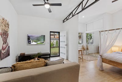 /international/au/26-bellevue-parade-labrador-qld-152324328/