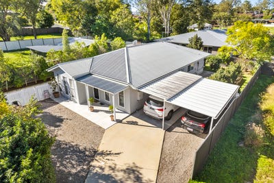 /international/au/12a-robson-street-kilcoy-qld-151316144/