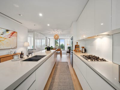 /international/au/4-21-ocean-drive-north-coogee-wa-151061120/