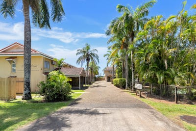 /international/au/9-11-13-short-street-redlynch-qld-152594684/
